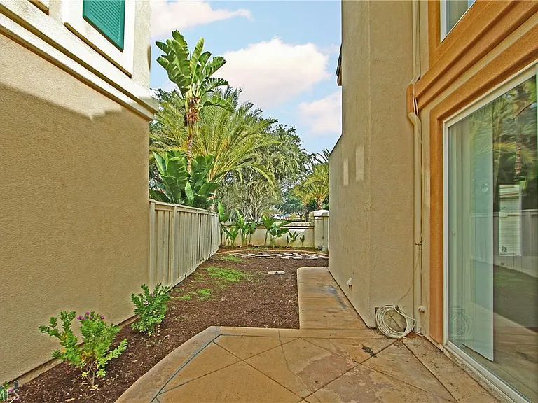 8 Santa Victoria Aisle — Photo 11