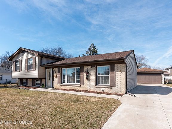 2nd image of 8140 Kingsbury Dr