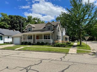 839 Saint Clair St, Lapeer, MI