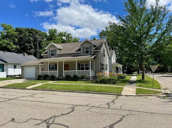 839 Saint Clair St, Lapeer, MI 48446