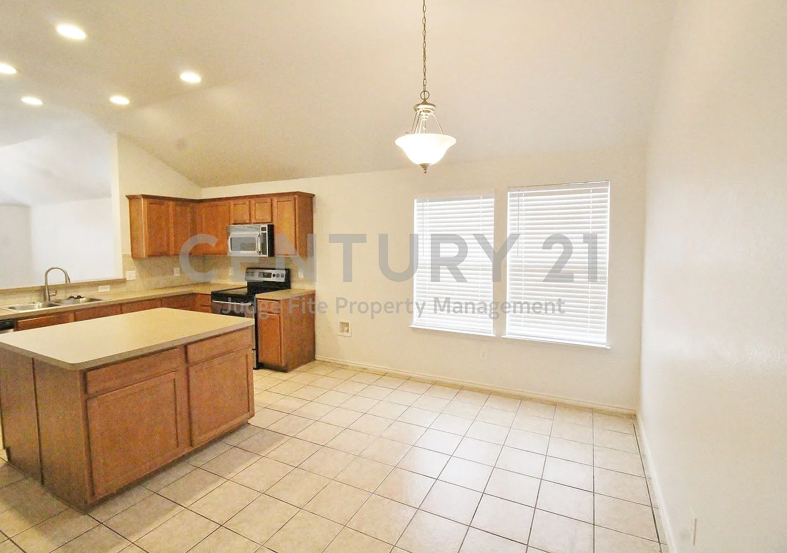 Beautiful 3/2/2 in Mira Lagos For Rent! — Photo 4