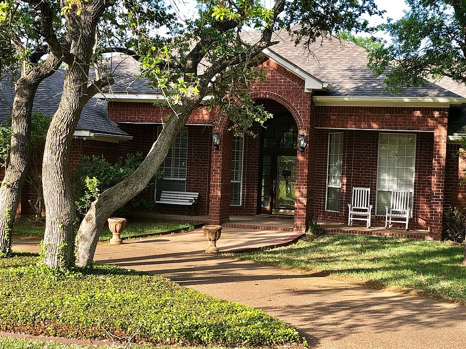 1st image of 108 Woodbridge Cir