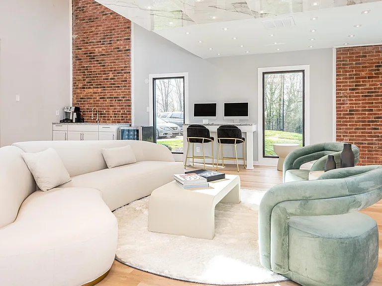 EDITION Apartment Homes — Photo 12
