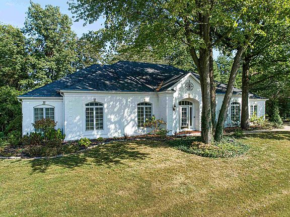 2nd image of 3244 Woodview Dr