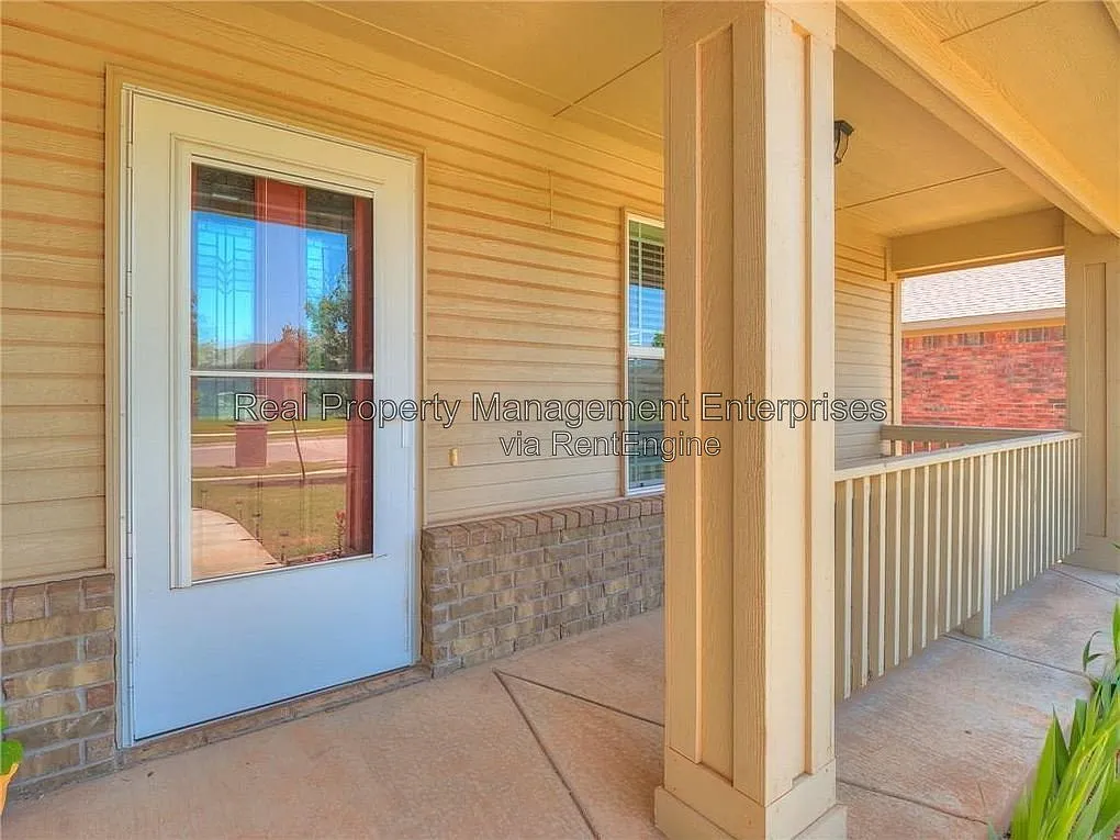 3 bed, 2.0 bath, 1518 sqft, $1,575 — Photo 2