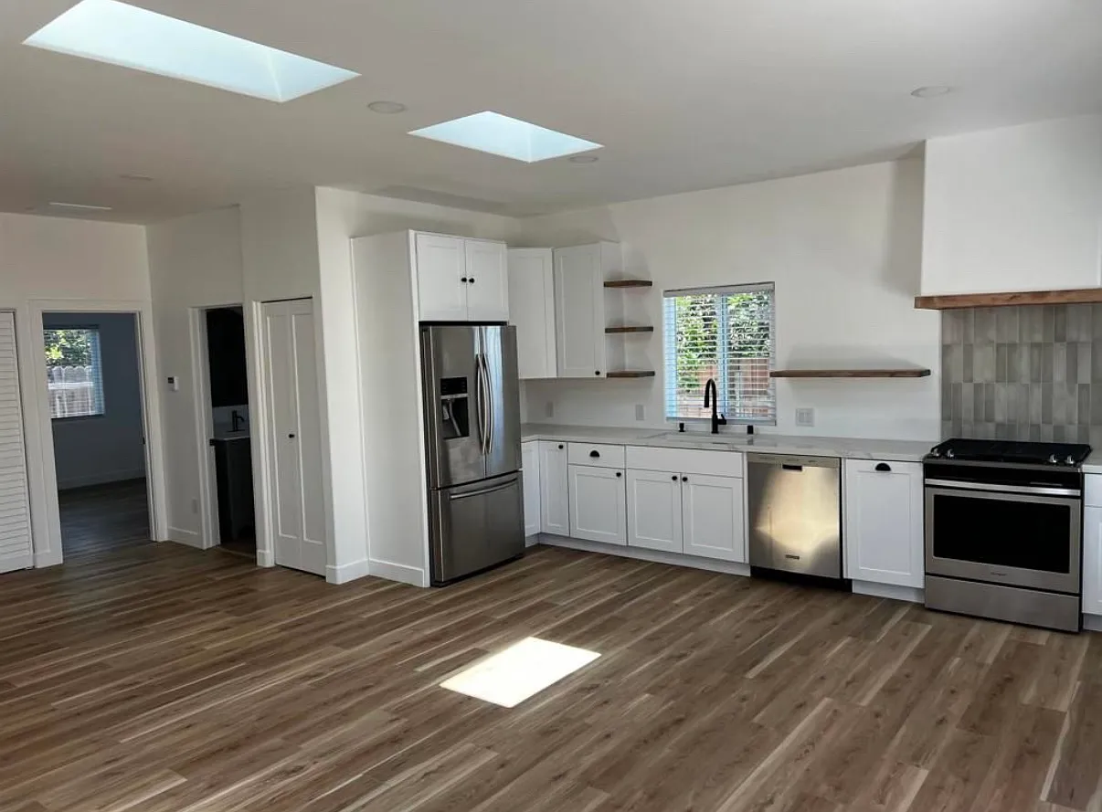 1457 Moreno St — Photo 2