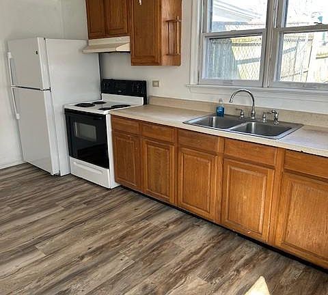 3rd image of 207 Depaul St