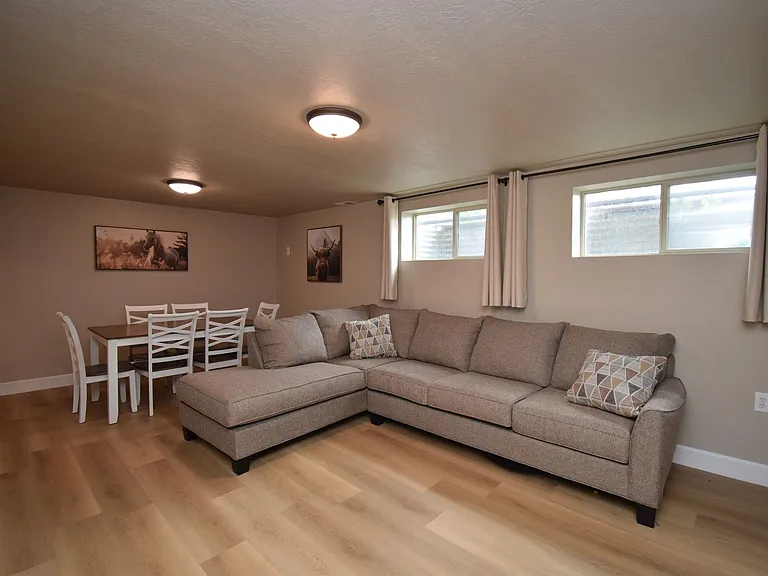 3638 W Jasmine St — Photo 29