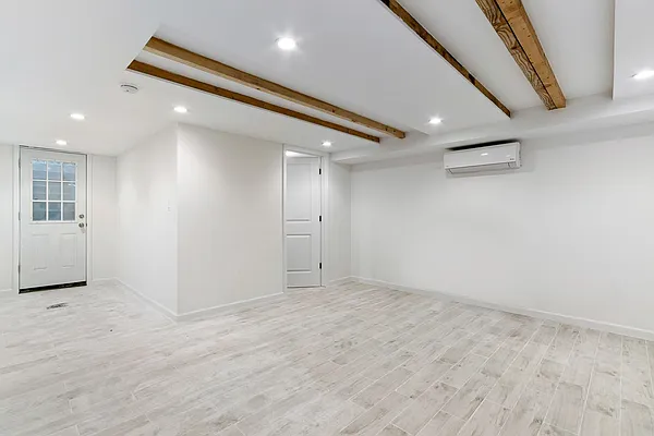 Rented by Eliaman Group, LLC | media 31