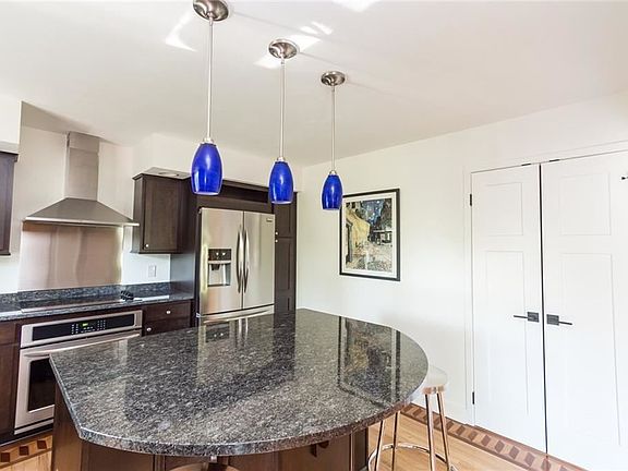 4th image of 344 Thornbush Dr
