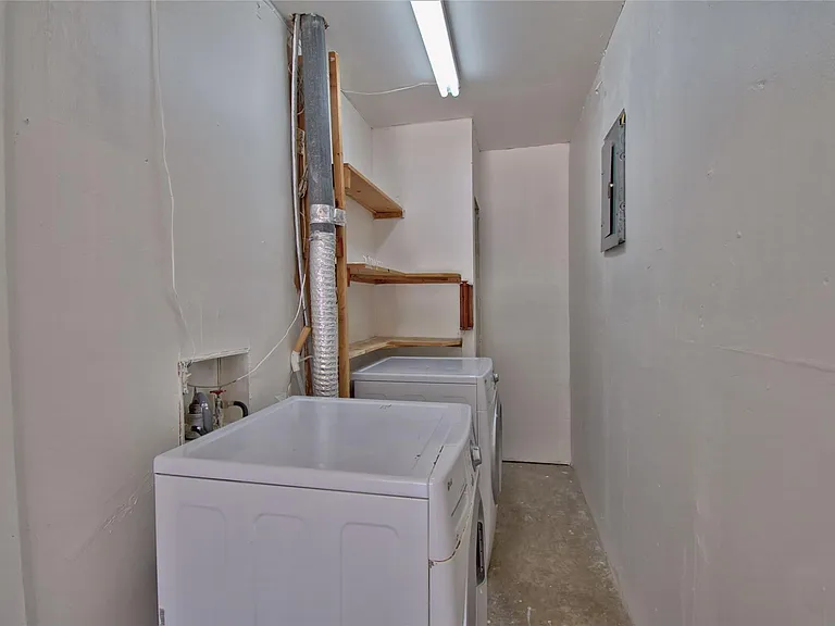 2604 Sherwood Ln — Photo 20