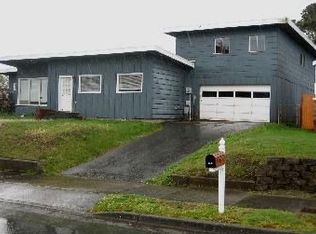 755 9th St SW, Bandon, OR 97411