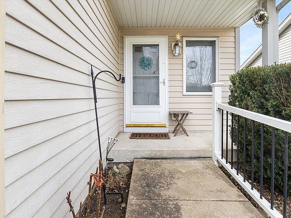 4th image of 44 S Juniper Dr