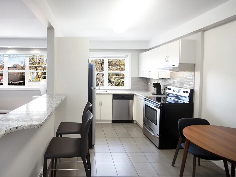 700 Corydon Ave #15 — Photo 32