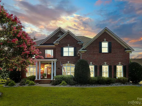 558 Ballymote Ct, Matthews, NC 28104