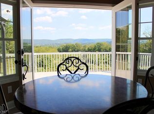 6 Davon Ln, Hamburg, NJ 07419