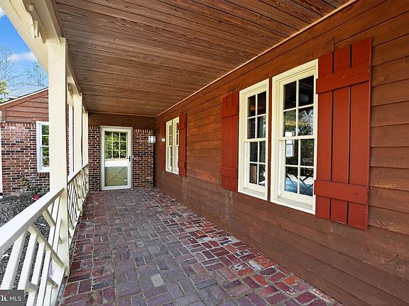 5th image of 20045 Tower Hill Rd