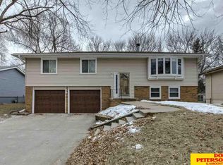 11753 Roanoke Blvd, Omaha, NE 68164