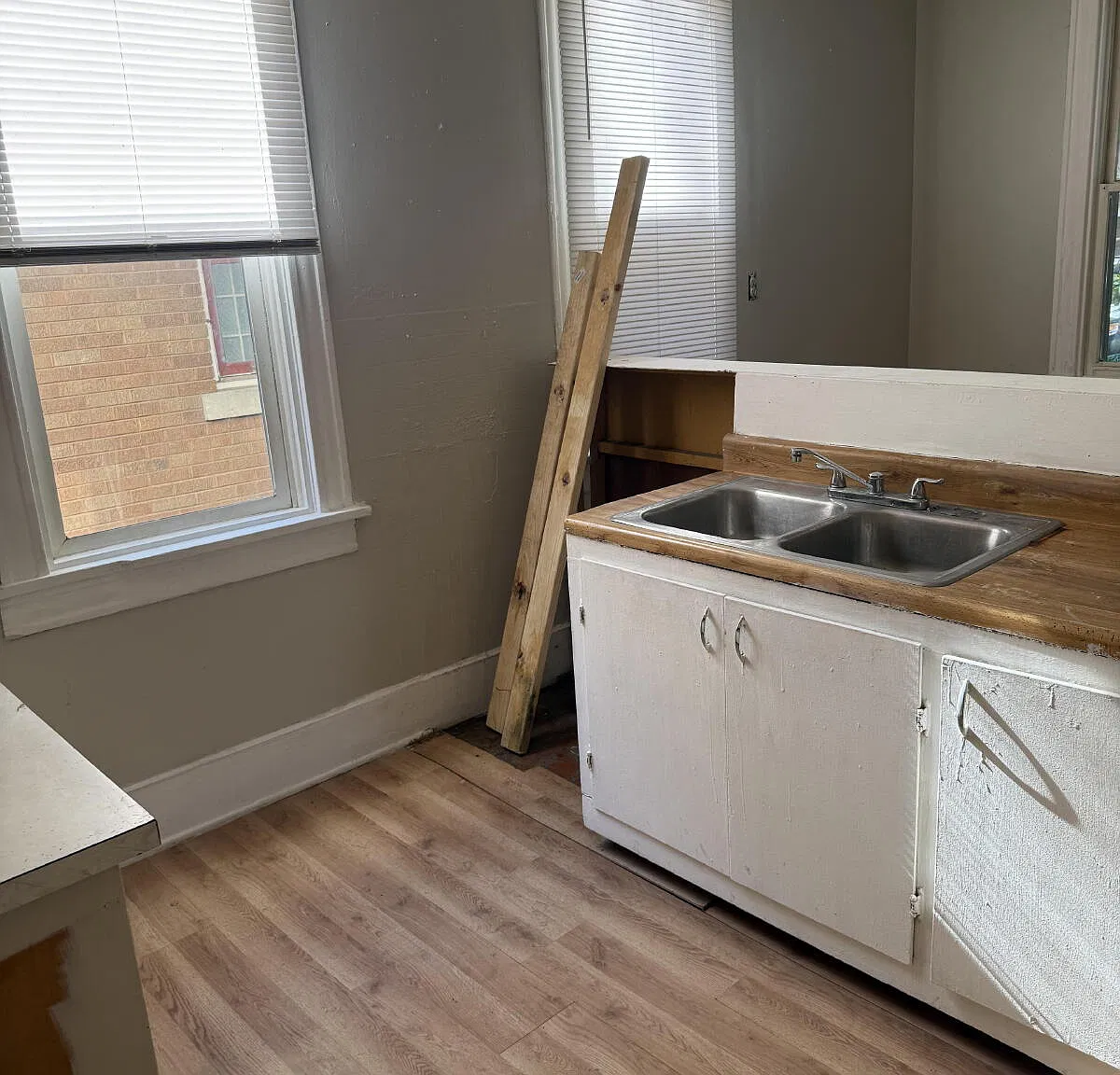 2 bed, 1.0 bath, $950 — Photo 4