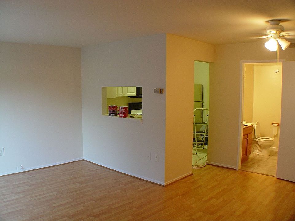 2nd image of 9953 Forest View Pl