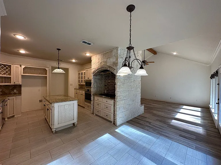 626 Huntwick Ln — Photo 5