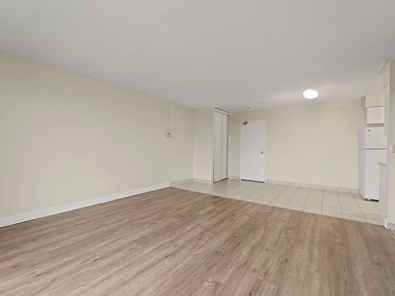 234 Erie St S — Photo 15