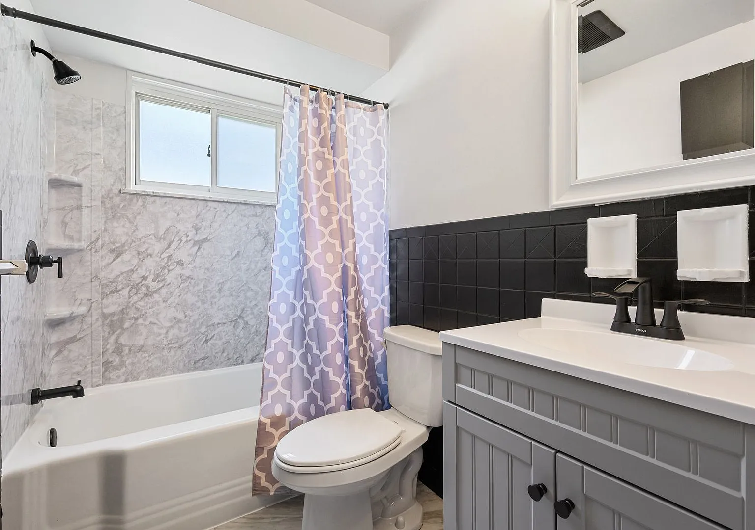 Stunning 3 bedroom home in West Mifflin available October 1! — Photo 2