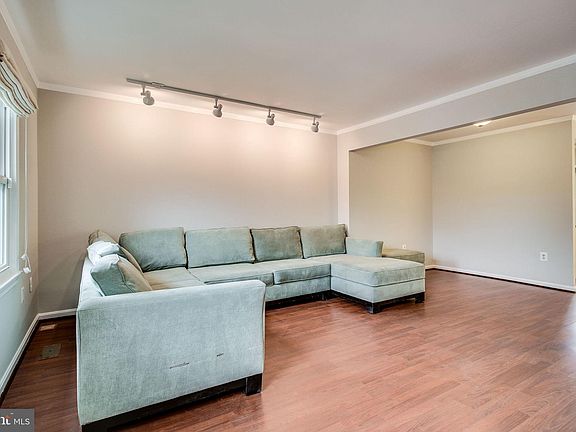 3rd image of 3050 Hickory Grove Ct