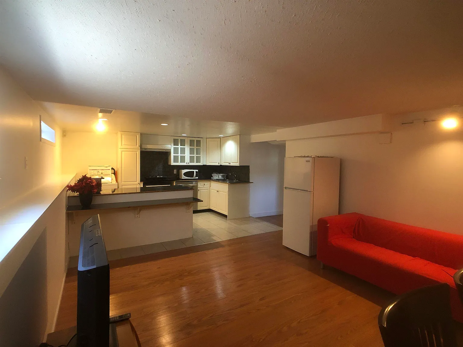2 bed, 1300 sqft, $2,000 — Photo 2