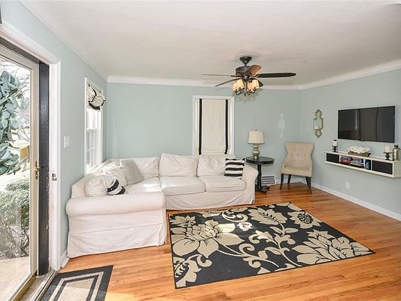 2nd image of 438 Huntmere Dr