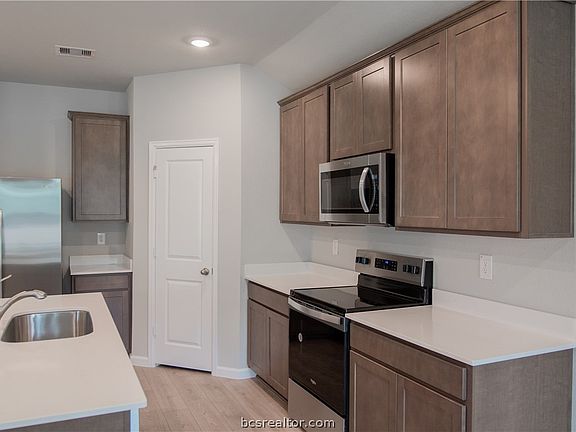 3rd image of 10652 Knox Dr