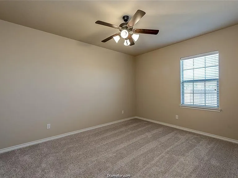 103 Deacon Dr W — Photo 10