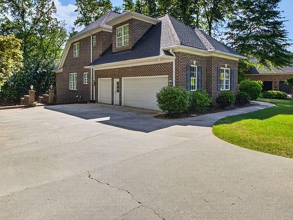 2nd image of 14 Sycamore Ridge Dr