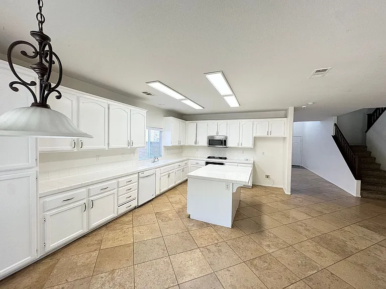 4132 Grandview Dr — Photo 10