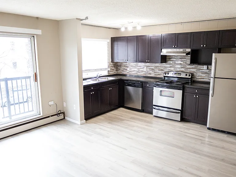 528 15th Ave SW — Photo 7