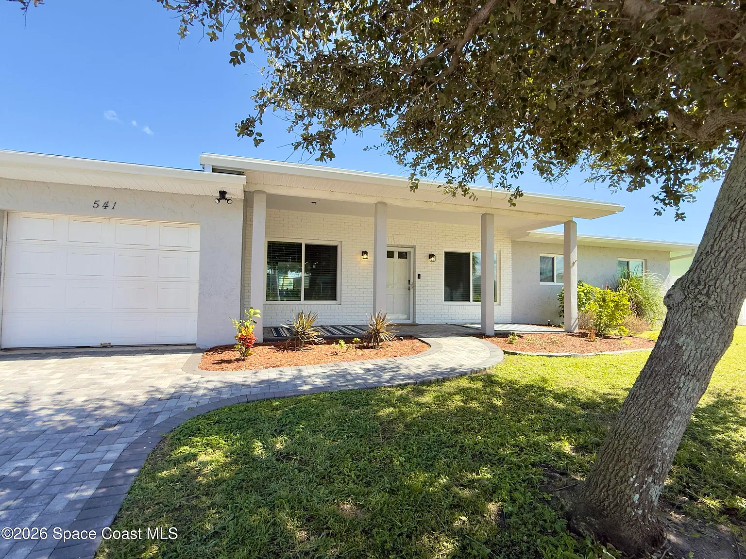 3 bed, 2.0 bath, 1276 sqft, $2,950 — Photo 4
