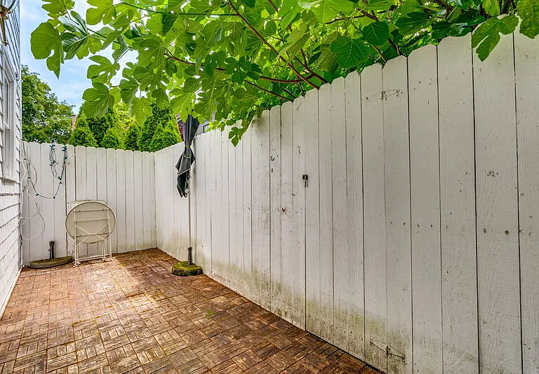 14 SW Whitaker St — Photo 33