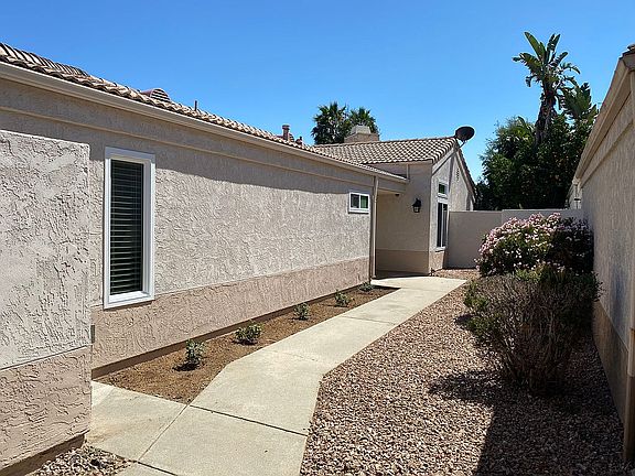 3rd image of 1766 Capistrano Gln