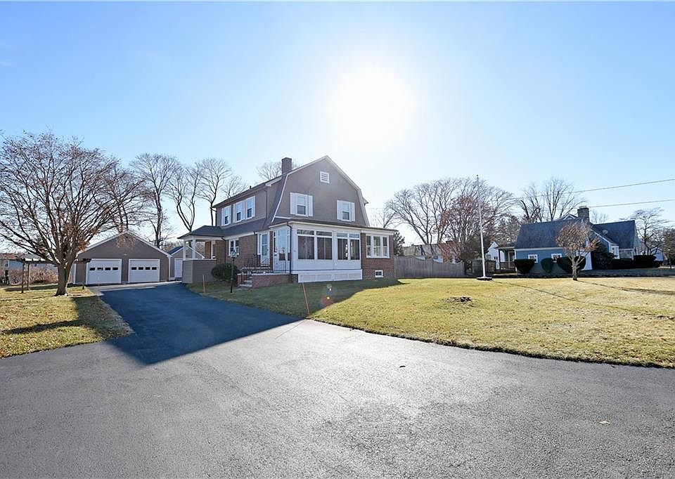 1st image of 60 Elm Ave E