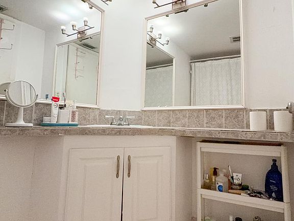5th image of 1601 NE 191st St #B