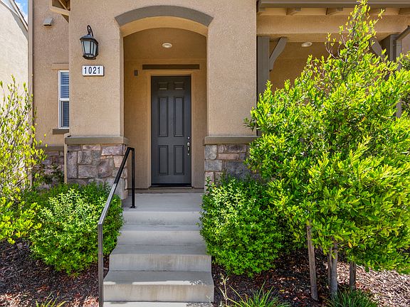 4th image of 1021 Bridlewood Dr