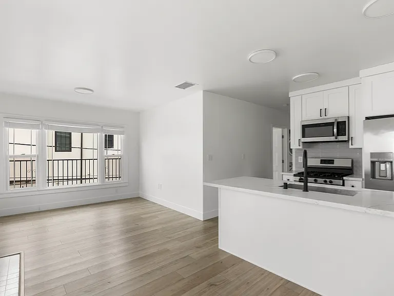 743 N Occidental Blvd — Photo 4