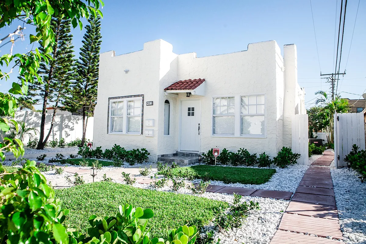 Building Photo - 412 Avenida Alegre