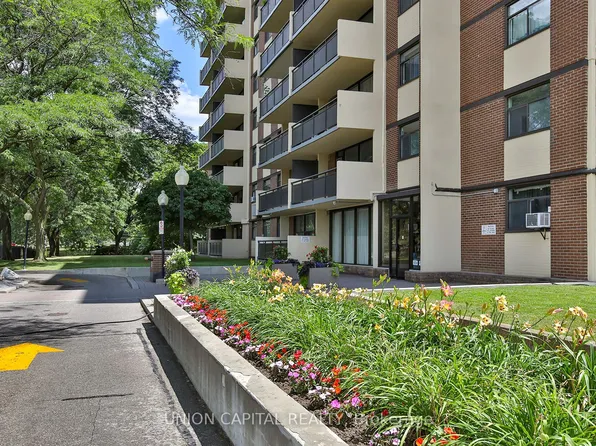 5 Frith Rd #711, Toronto, ON M3N 2L5