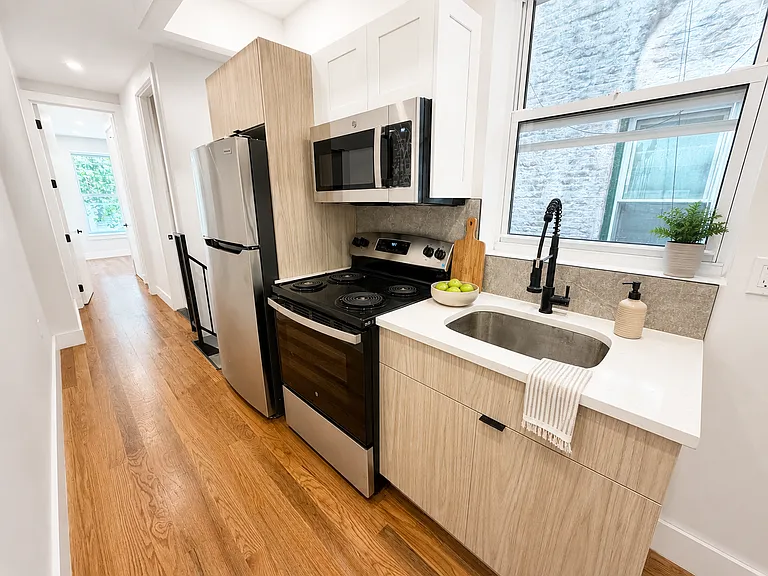 1856 Putnam Ave #1L — Photo 3