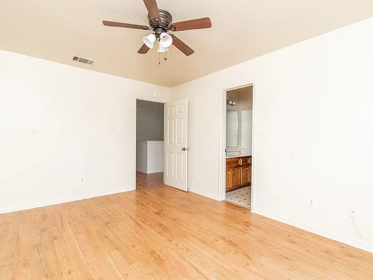 405 Deloris Dr — Photo 12