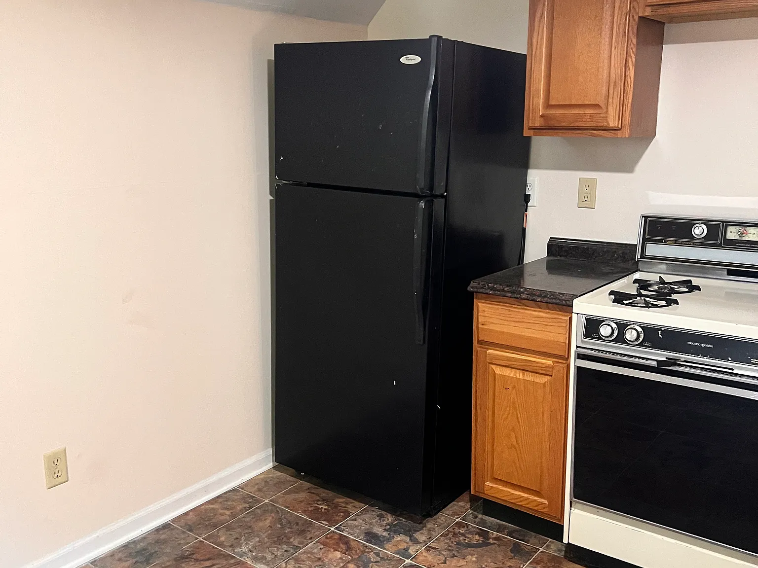2 bed, 950 sqft, $985 — Photo 3