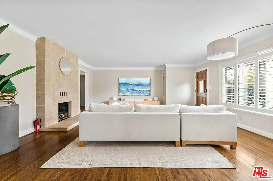 4 bed, 3.0 bath, 2217 sqft, $9,000 — Photo 4