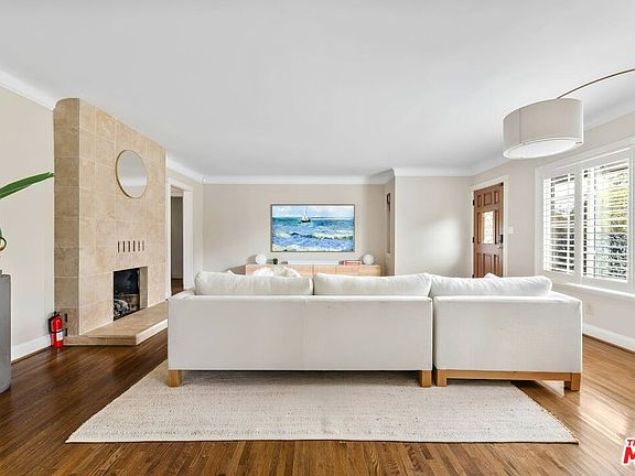 4th image of 3014 Urban Ave