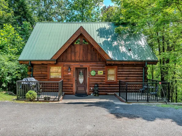 2502 N School House Gap Rd, Sevierville, TN 37876